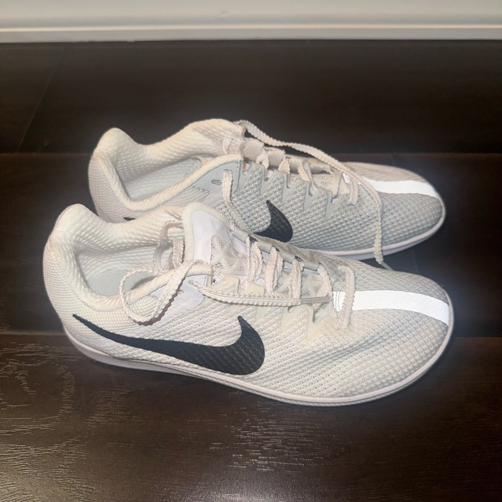 Nike Kids Track Shoes in Gray and White